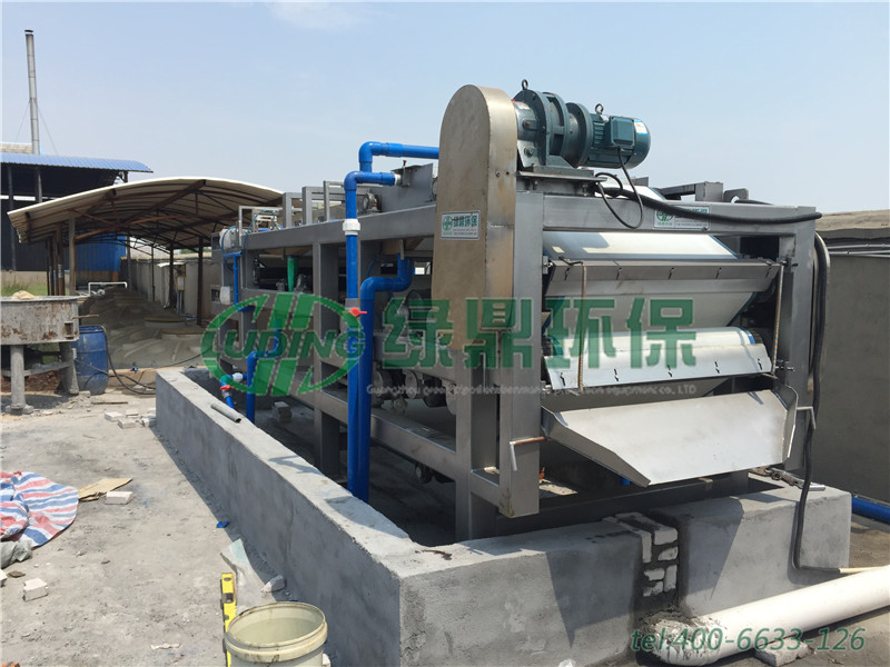 江西帶式壓濾機(jī)處理化工污泥泥漿案例 4