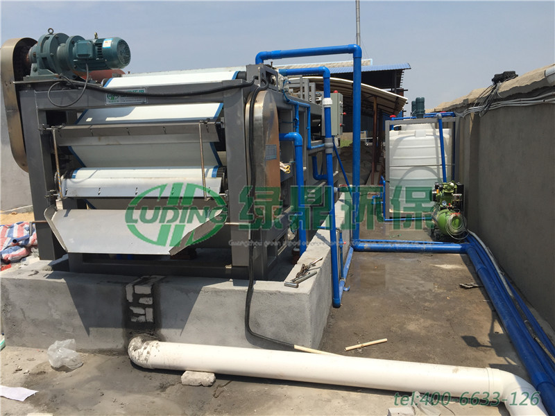 江西帶式壓濾機(jī)處理化工污泥泥漿案例 6