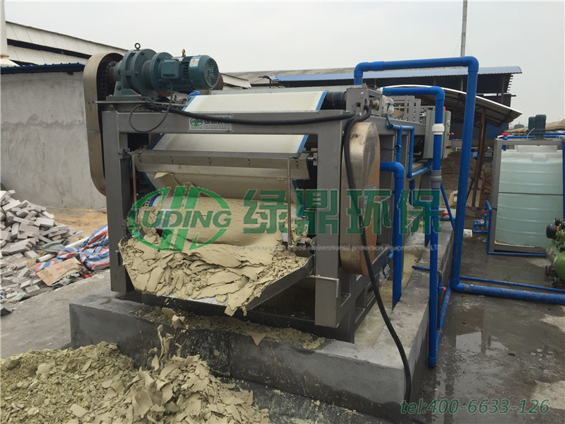 江西帶式壓濾機(jī)處理化工污泥泥漿案例 7