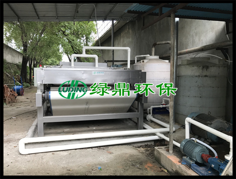 江門(mén)印染廠采購(gòu)一臺(tái)印染污泥帶式壓濾機(jī)解決污泥問(wèn)題 3