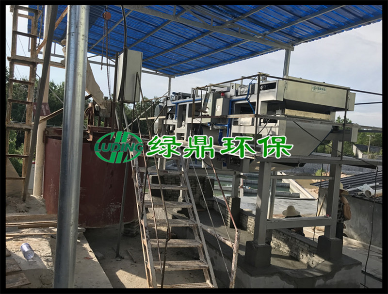 帶式壓濾機(jī)處理陶瓷廠泥漿（岳陽(yáng)） 2