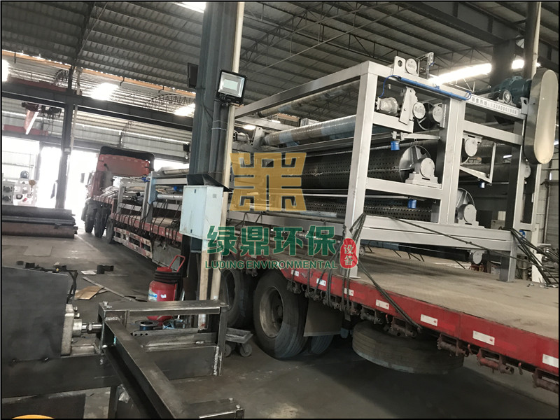 帶式壓濾機發(fā)往鉆井廢棄泥漿固化處理工程 3