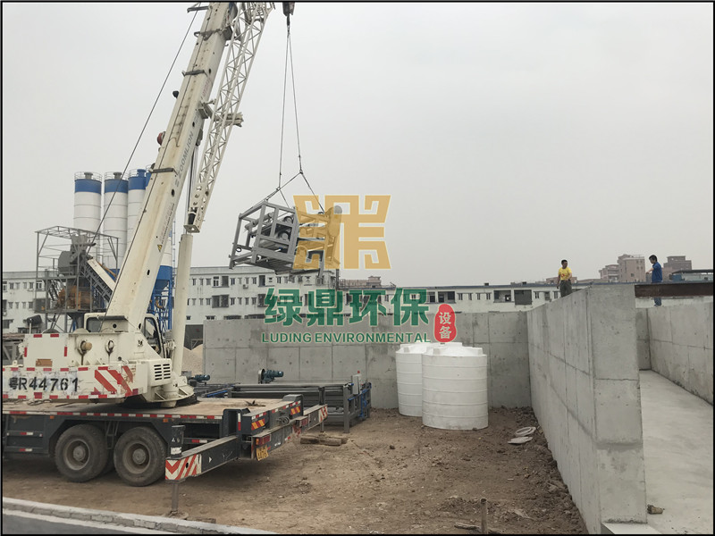 帶式壓濾機發(fā)往鉆井廢棄泥漿硏屑處理工程 1