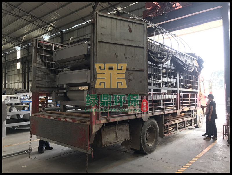 帶式壓濾機(jī)應(yīng)用弋江污泥處理項(xiàng)目 帶式壓濾機(jī)應(yīng)用弋江污泥處理項(xiàng)目