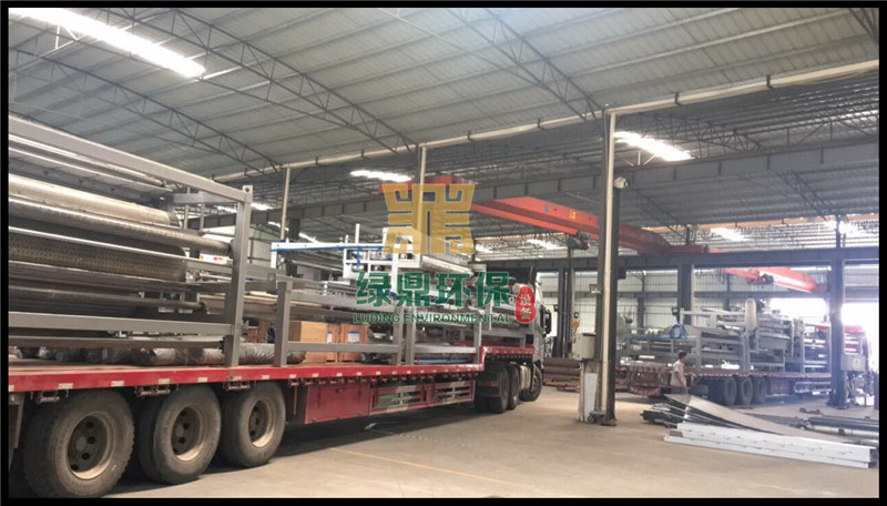 帶式壓濾機發(fā)貨瓜州污泥處理項目 帶式壓濾機發(fā)貨瓜州污泥處理項目