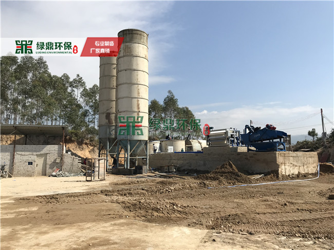 帶式壓濾機佛山沙場泥漿處理案例現(xiàn)場 4