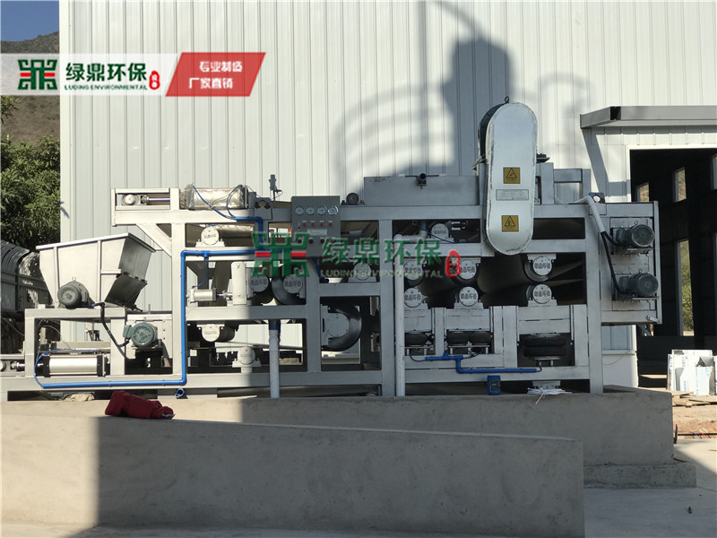 高壓重型定制款帶式壓濾機(jī) 3