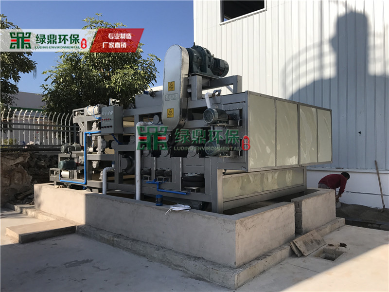 高壓重型定制款帶式壓濾機(jī) 4