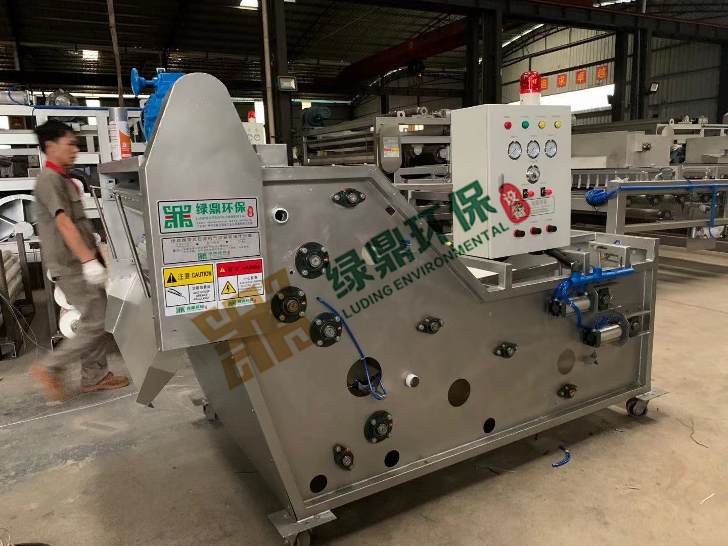 標(biāo)準(zhǔn)緊湊款帶式壓濾機(jī)工廠污泥處理設(shè)備 5