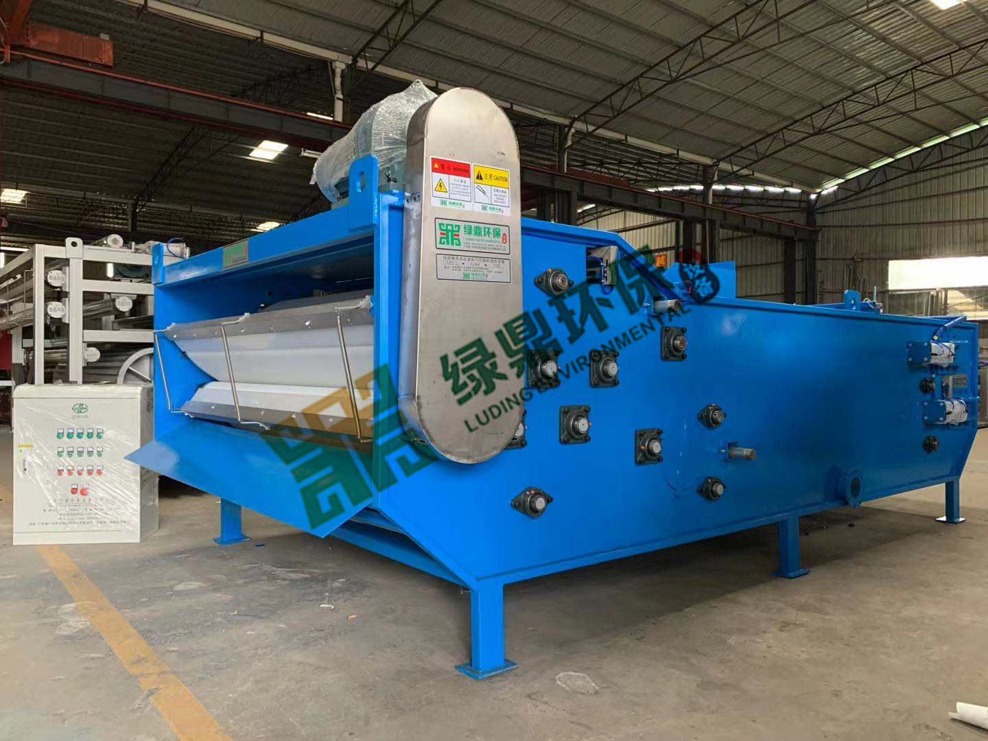 標(biāo)準(zhǔn)緊湊款帶式壓濾機(jī)工廠污泥處理設(shè)備 6